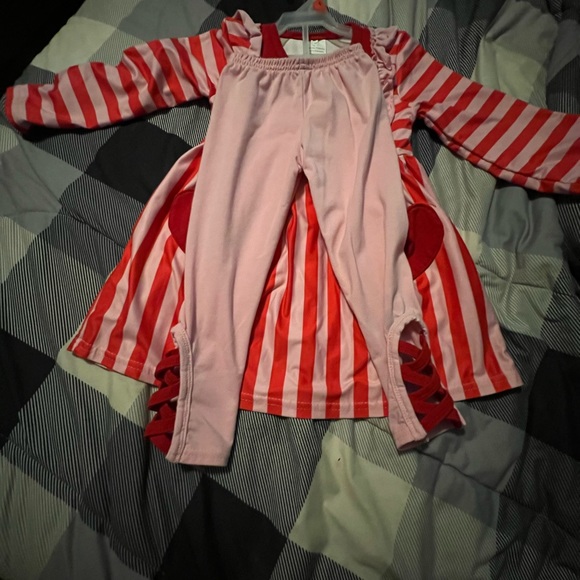 Valentines outfit size 3T - Picture 2 of 3